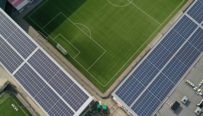Bilde av solceller på Skagerak arena