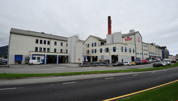 Utsiden av Tines fabrikk i Ålesund