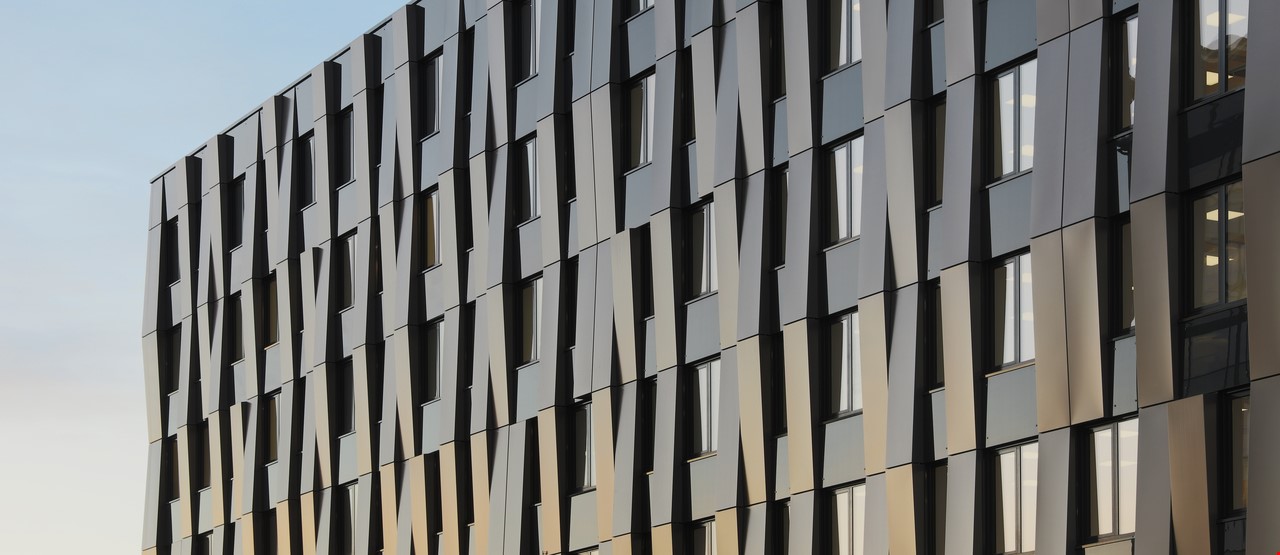 Fasaden av et moderne bygg