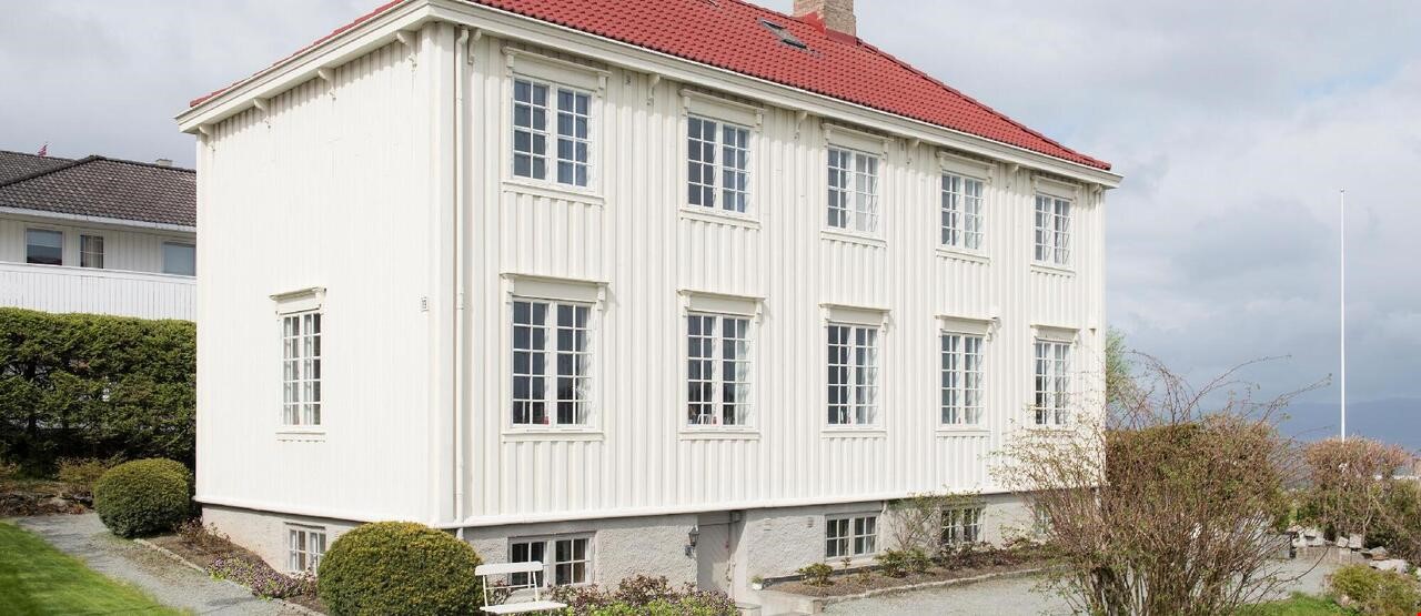 Stort hvit hus