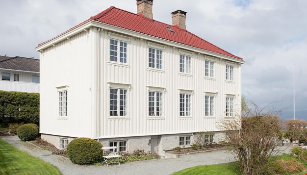 Stort hvit hus