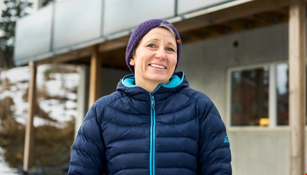 Marit Braastad forteller om bio-ovn og solfanger