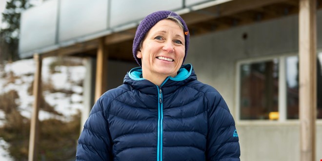 Marit Braastad forteller om bio-ovn og solfanger