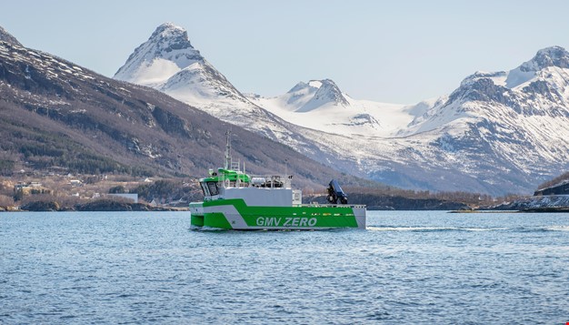 Grovfjord Mek. Verksteds batteridrevne røkterbåt ute til sjøs