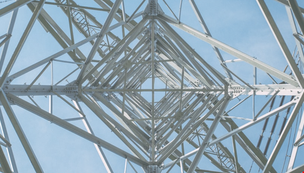 Bilde fra under høyspentmast