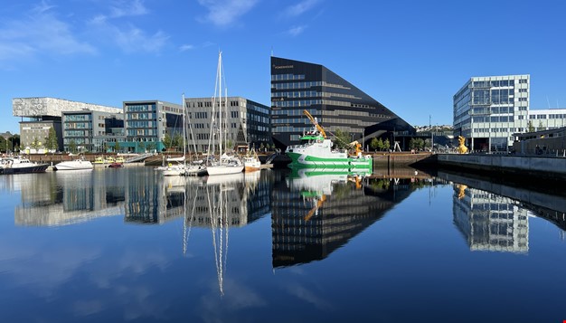 Båthavn tatt fra sjøen mot land