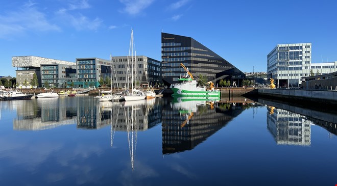 Båthavn tatt fra sjøen mot land