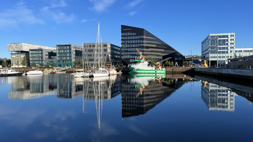 Båthavn tatt fra sjøen mot land