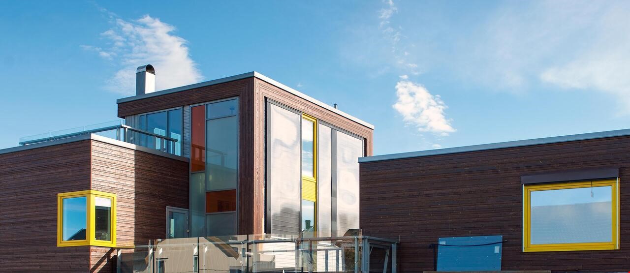 Moderne brunt hus