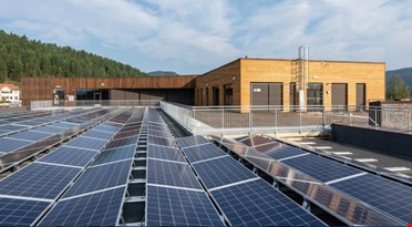 Solcellepaneler på tak