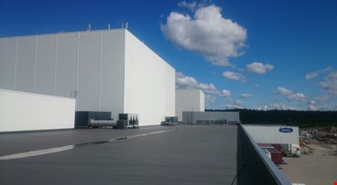 Unil skal legge solceller på taket på lagerbygningen på Våler.